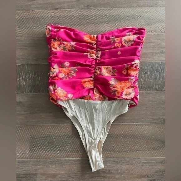 WAYF| FLORAL RUCHED BODYSUIT - Picture 10 of 10